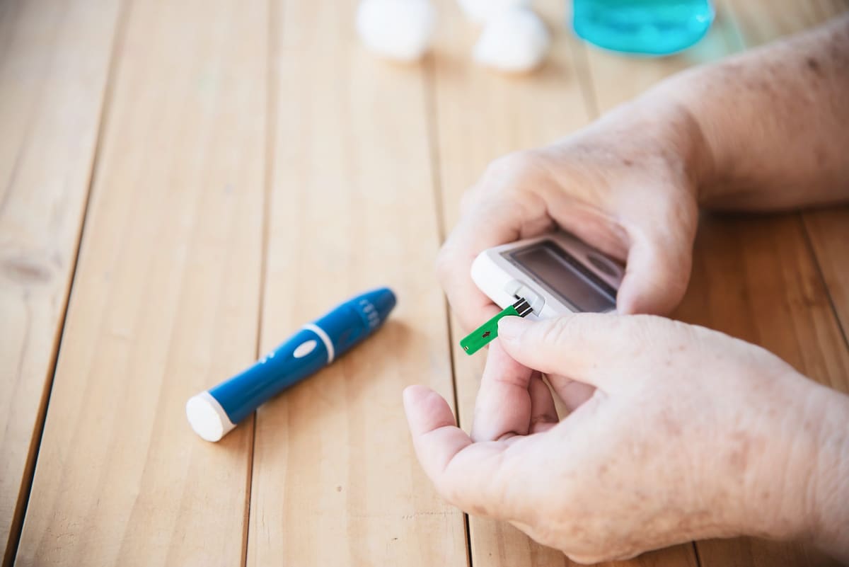 Diabetes en personas mayores: síntomas, riesgos y cuidados