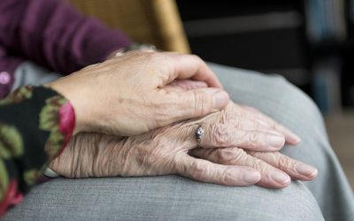 Funciones de las cuidadoras de personas mayores