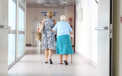 Claves para elegir a la mejor cuidadora de personas mayores